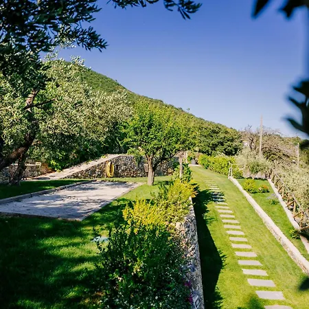 Bluvari' Charming House Villa *