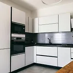 Vila Bluvari' Charming House Alassio