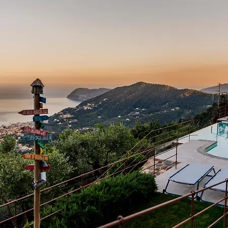 Bluvari' Charming House Vila Alassio
