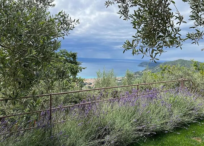 Bluvari' Charming House Villa