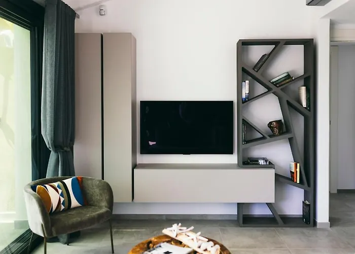 Bluvari' Charming House