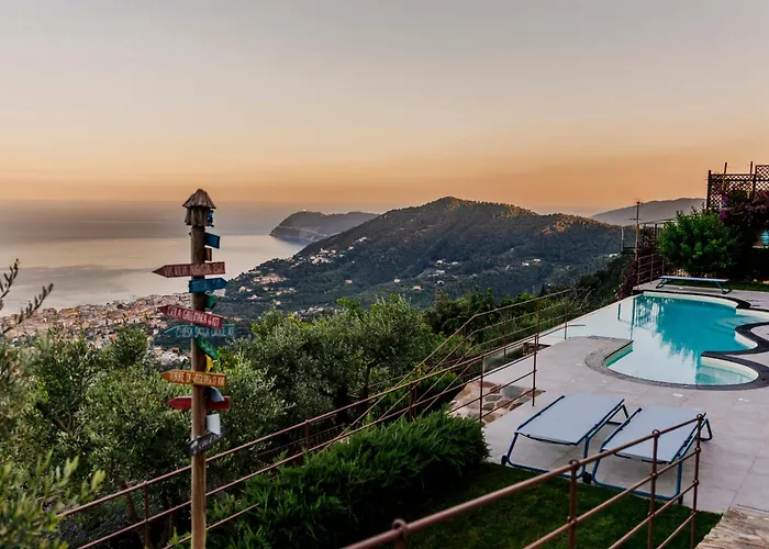 Bluvari' Charming House Villa Alassio